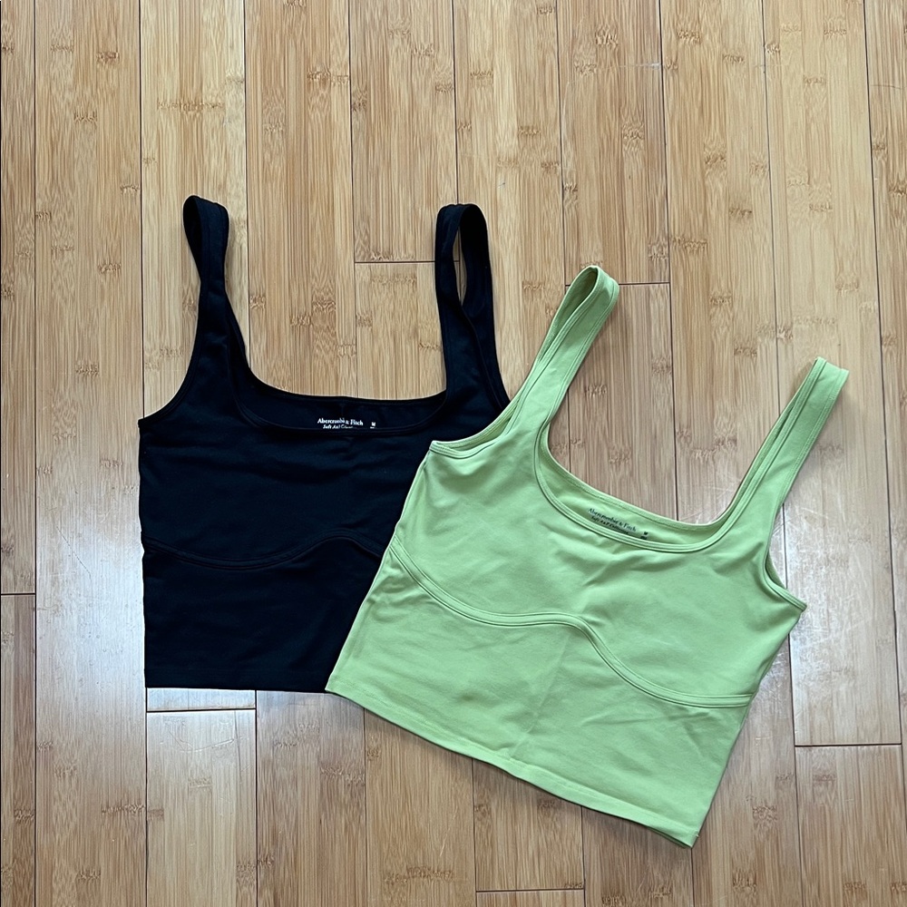 2x Abercrombie & Fitch Scoop Neck Crop Tank Tops in Black & Light Green